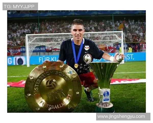 足球巨星荣耀归来重返老东家主场球迷热情高涨共庆团圆时刻 足球巨星荣耀归来重返老东家主场球迷热情高涨共庆团圆时刻