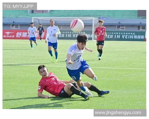 足球明星跨界挑战篮球运动员展现全能魅力与竞技精神 足球明星跨界挑战篮球运动员展现全能魅力与竞技精神